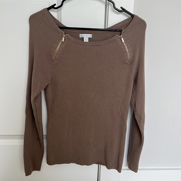 Woman’s size M sweater - Picture 1 of 2